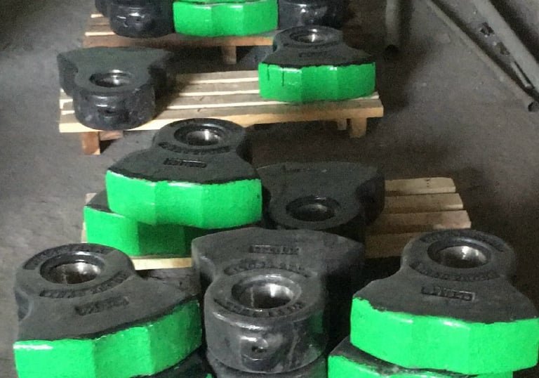 Dual hardness shredder hammer